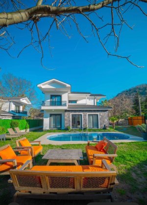 Mavi Ay 3+1 vip villa