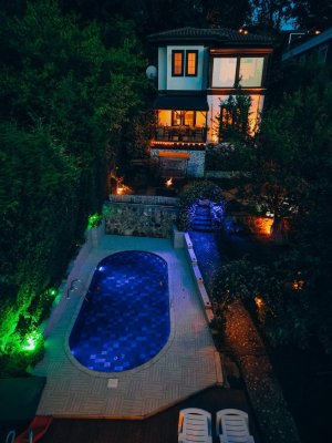SAPANCA IŞIKLI BAHÇE VİLLA