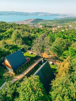 Göl Manzaralı Bungalov