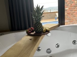 Doğanın kalbinde,kesintisiz göl manzaralı Balmy Bungalov.
