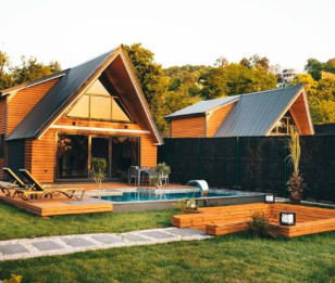 ARNE HOUSES