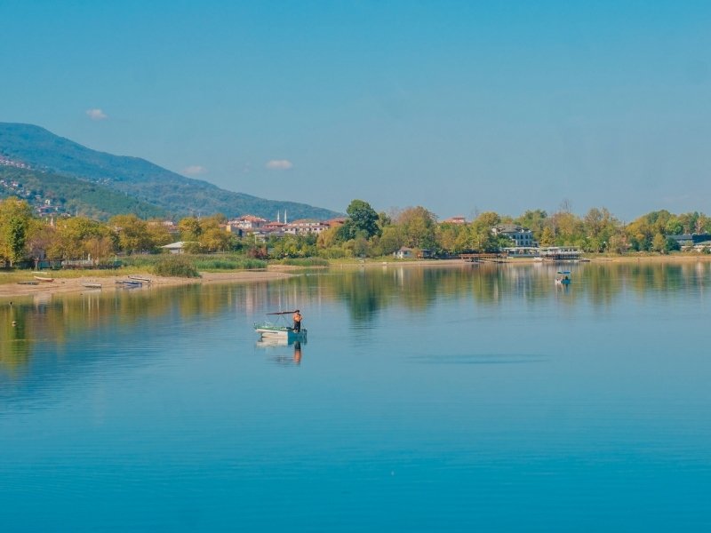 YEŞİLİN HER TONU MAVİNİN EN HUZURLUSU SAPANCADA SAKLI